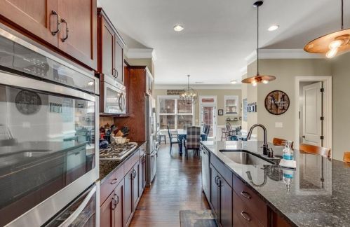 3639 Brookleigh Ln, Atlanta GA  30319-2219 exterior