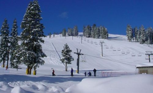 13610 Hillside Dr, Truckee CA  96161-6867 exterior