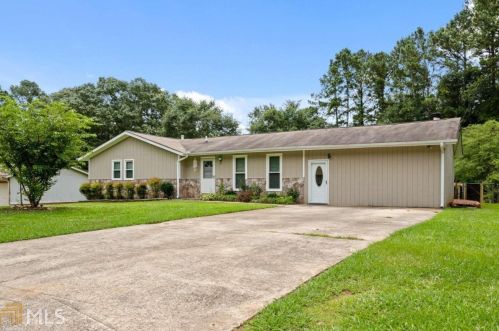 35 Carriage Trce, Stockbridge GA  30281-1328 exterior