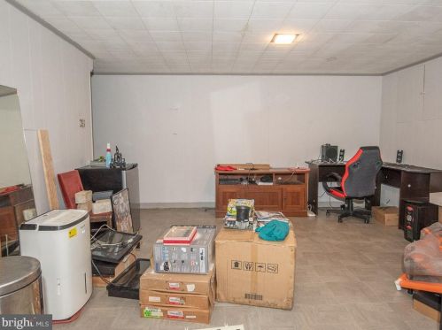 2106 Lyndell Dr, Lancaster PA  17601-5728 exterior