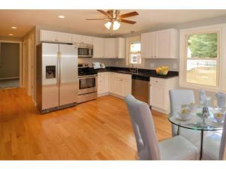 27 Corning Rd, Hudson, NH 03052-1020
