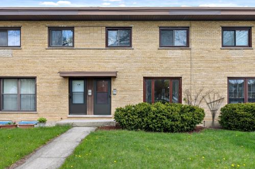 122 Highland Ave, Mount Prospect, IL 60056-2105