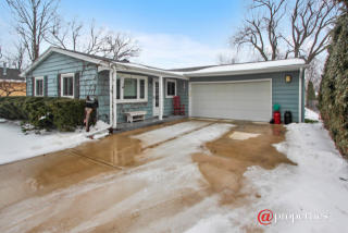 36739 Center Dr, Gurnee, IL 60031-1381