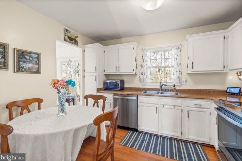 7909 Pebble Brook Ct, Springfield VA  22153-2618 exterior