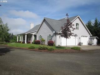 1220 Junker Ave, Roseburg, OR 97470-2106