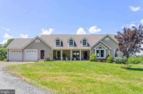 4386 Scotts Rd, Marshall, VA 20115-3121