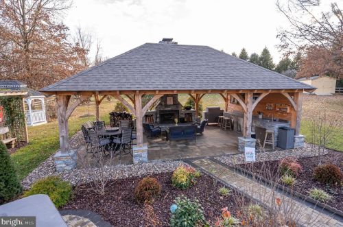 874 Pheasant Hill Rd, Summit Point WV  25446-3634 exterior