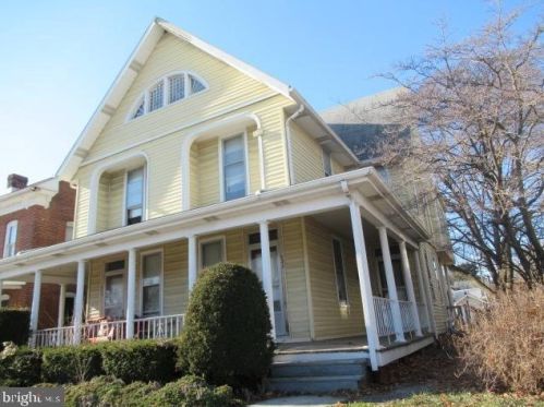 320 Middle St, Hanover PA 17331-3746 exterior