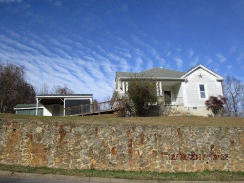 520 10th St, Fieldale, VA 24089-3520