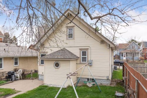 1122 Albemarle St, Saint Paul MN  55117-4415 exterior