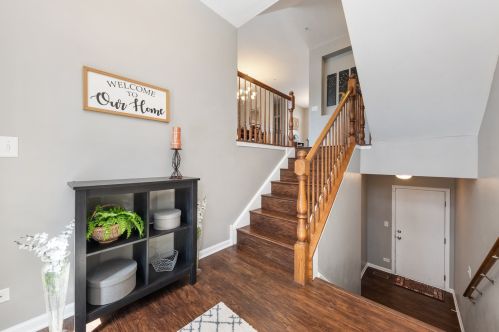 918 Tuscany Dr, Streamwood, IL 60107-4528