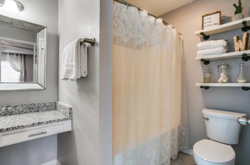 5729 Stone Mdw Ln, Fort Worth TX  76179-3739 exterior