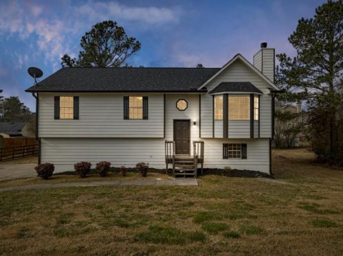 2911 Highpoint Rd, Lithonia, GA 30078-6915