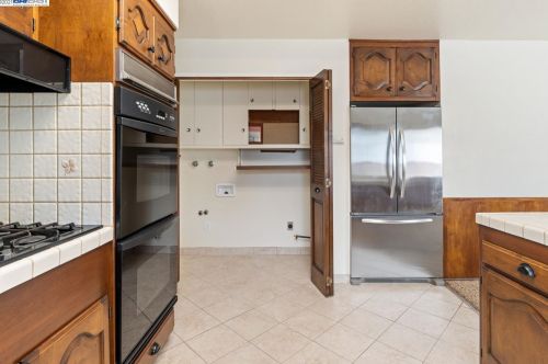 1994 Evergreen Ave, San Leandro CA 94577-6202 exterior