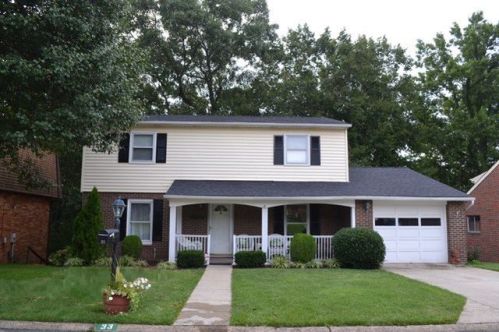 33 Parkway Dr, Huntington, WV 25705-2716