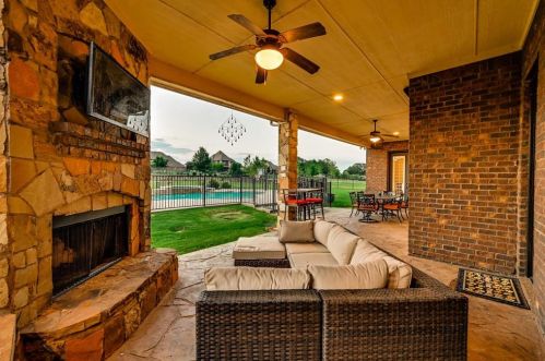 7001 Diamond Oaks Dr, Midlothian, TX 76063-3025