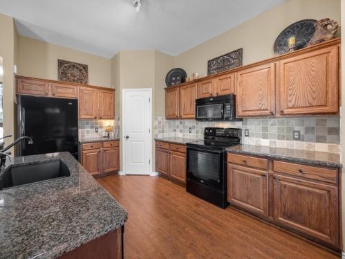 3833 Harrison Dr, Carrollton TX 75010-6323 exterior