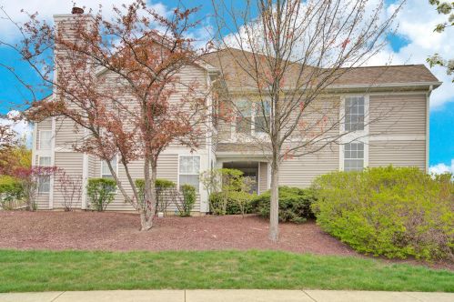 857 Brompton Ct, Carol Stream, IL 60188-3072