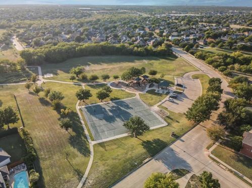 5000 Spanish Riv Trl, Fort Worth TX  76137-5216 exterior