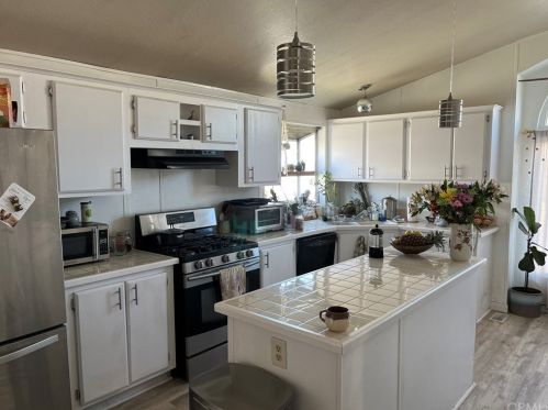 140 Pioneer Ave, Redlands, CA 92374-1624