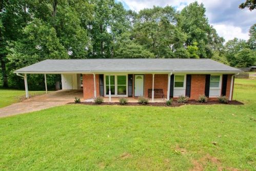 125 Greenwood Dr, Carrollton, GA 30117-5560