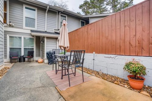 4956 Meadow Ln, Marietta, GA 30068-4629