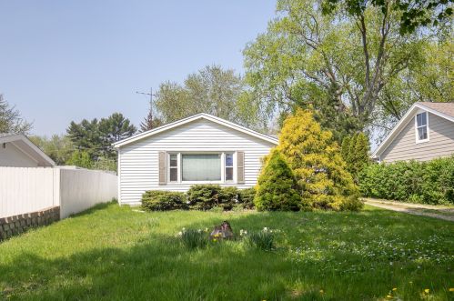 42184 1st Ave, Antioch, IL 60002-8332