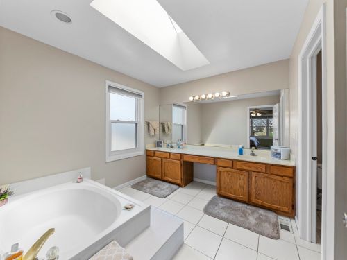 1273 Country Gln Ln, Carol Stream IL  60188-2931 exterior