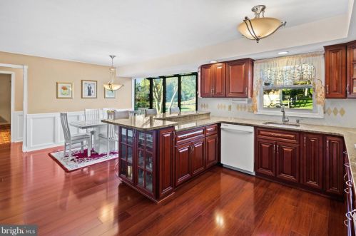 16 Ronit Dr, Trenton NJ 08628-2225 exterior