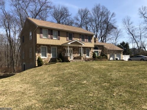 107 Fox Hollow Rd, Sparta, NJ 07871-1148