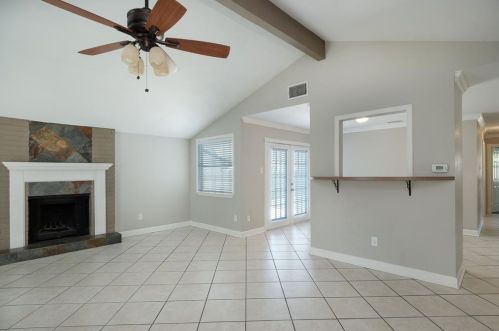 1745 Cricket Hollow Dr, Austin TX  78758-4254 exterior