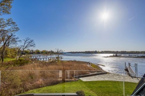 46 Carriglea Dr, Riverside, CT 06878-2402