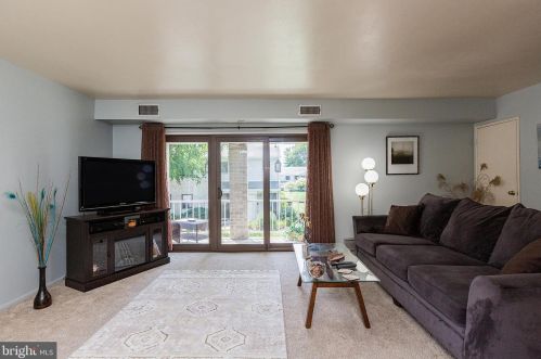 85 Valleybrook Dr, Lancaster PA  17601-4612 exterior