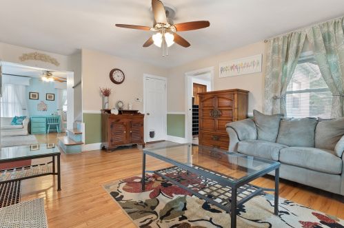 604 Van Buren St, Batavia, IL 60510-2011