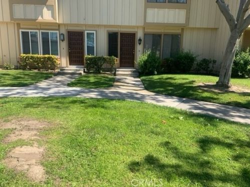 9566 Karmont Ave, South Gate, CA 90280-5407