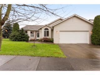 2112 Fairway Dr, Portland, OR 97211-1685