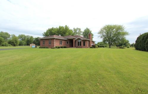 8316 Sage Ln, Spring Grove, IL 60081-9600