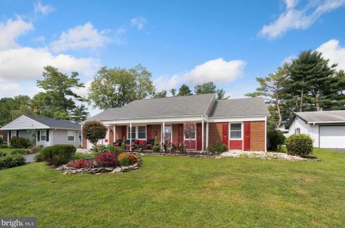 16 Efland Ln, Willingboro, NJ 08046-2213
