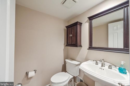 9010 Parliament Dr, Springfield VA  22015-2152 exterior