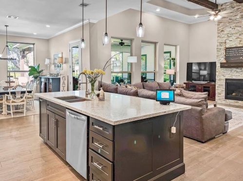 21611 Chenango Lake Dr, Angleton TX 77515-6664 exterior