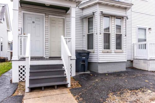 22 Beech St, Nashua, NH 03060-3804