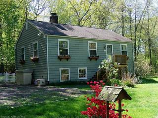 35 Joan Dr, Guilford, CT 06437-2386