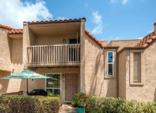 678 Ascot Dr, Vista, CA 92083-4201