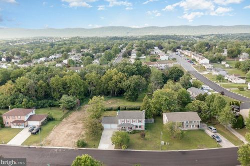 904 Pheasant Dr, Carlisle PA 17013-1255 exterior