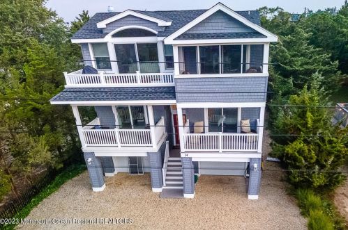 14 17th St, Barnegat Light, NJ 08006-1551