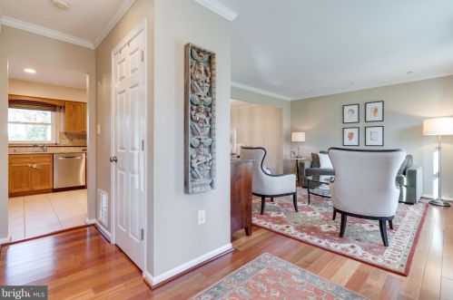 5631 Fort Corloran Dr, Springfield VA  22015-2114 exterior