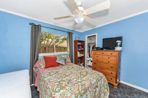 413 Thistle Dr, Garland TX 75043-3236 exterior