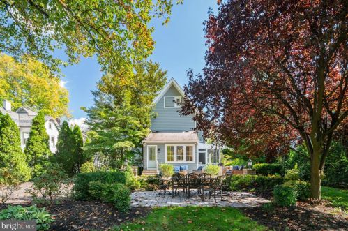 220 Washington Ave, Tavistock NJ 08033-3323 exterior