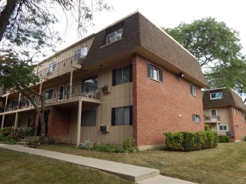 2510 Algonquin Rd, Rolling Meadows IL  60008-3587 exterior