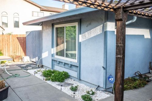 416 Hartwick Ln, Fairfield, CA 94533-1240